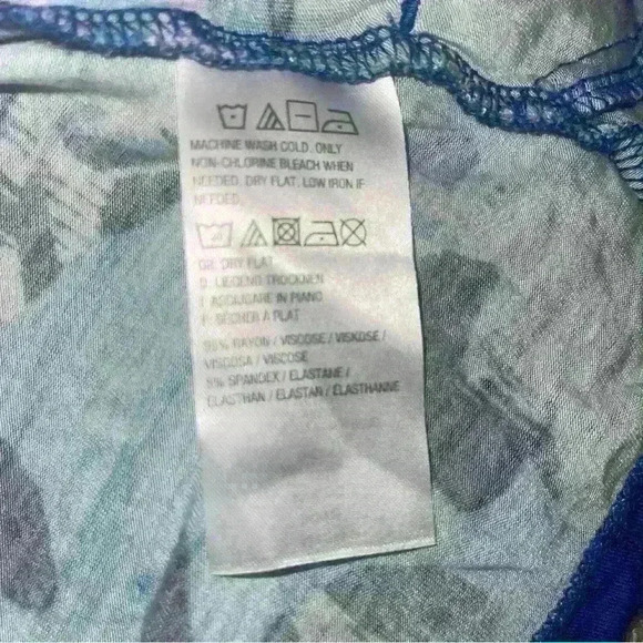 LOGO Lori Goldstein Top Blue Floral Tunic Long Sleeves Pockets Medium - Picture 4 of 4